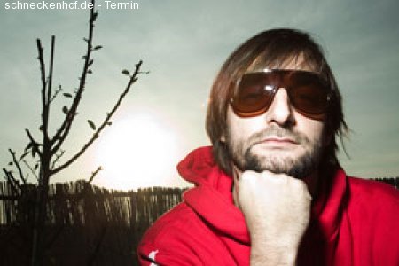 Auf zum Beach mit Ricardo Villalobos Werbeplakat